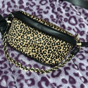 Michael kors leopards sling pack
